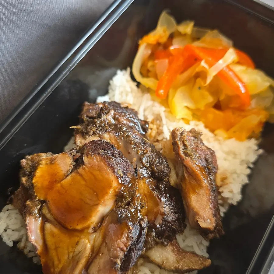 Jade’s honey jerk pork box, ready for delivery